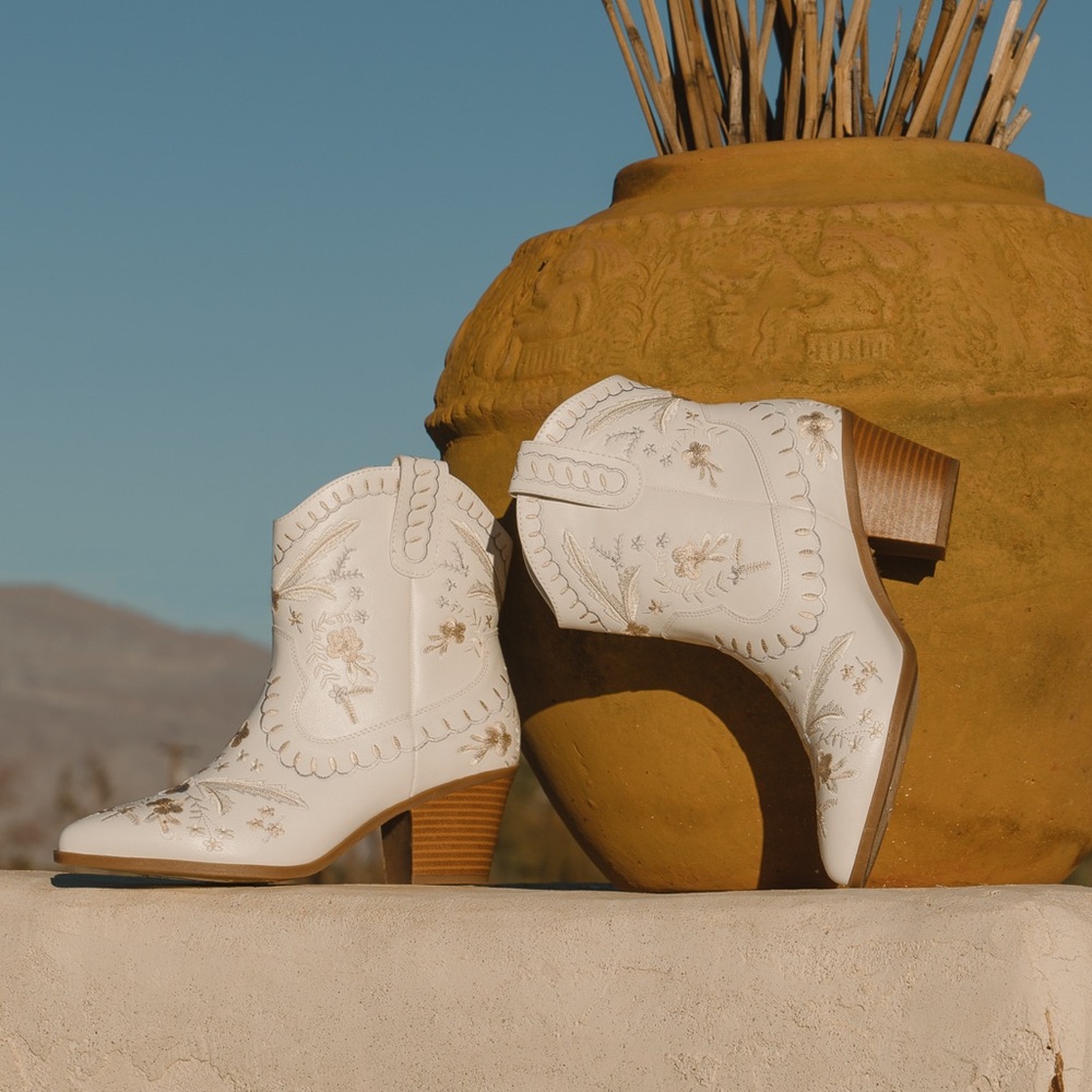 MIA White Floral Embroidered Houston Western Boots